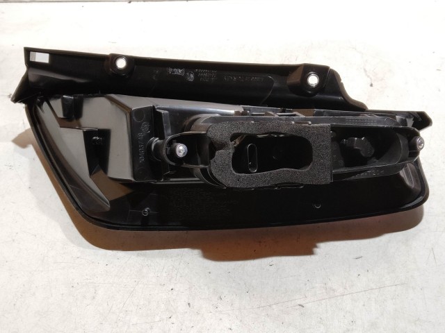 221537  Fiat Punto Evo bal hátsó lámpa, a képen látható sérüléssel, ovál csatlakozós kivitel 51927095