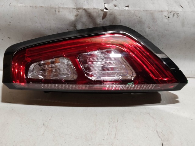 221540 Fiat Punto Evo jobb hátsó lámpa, ovál csatlakozós, a képen látható sérüléssel 51927094
