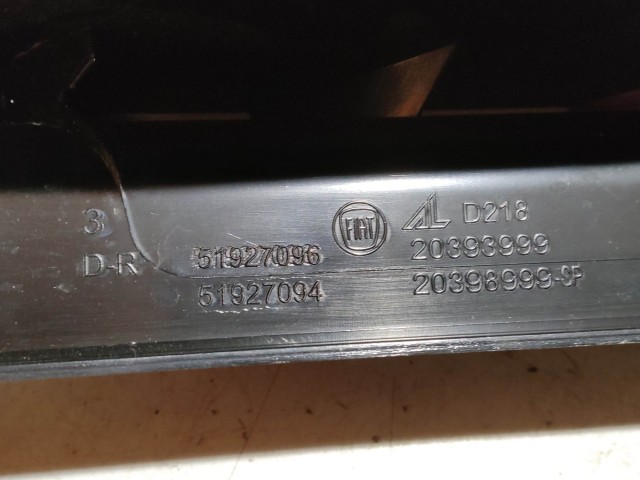 221543 Fiat Punto Evo jobb hátsó lámpa, ovál csatlakozós 51927094