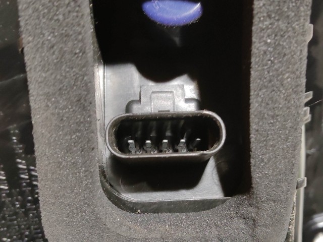 221544 Fiat Punto Evo jobb hátsó lámpa, ovál csatlakozós, a képen látható sérüléssel