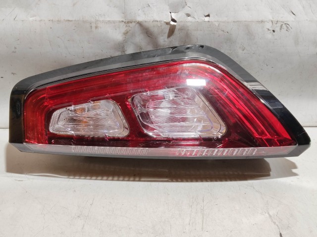 221544 Fiat Punto Evo jobb hátsó lámpa, ovál csatlakozós, a képen látható sérüléssel