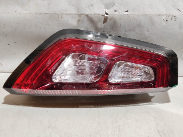 221546 Fiat Punto Evo bal hátsó lámpa, a képen látható sérüléssel, ovál csatlakozós kivitel 51927095