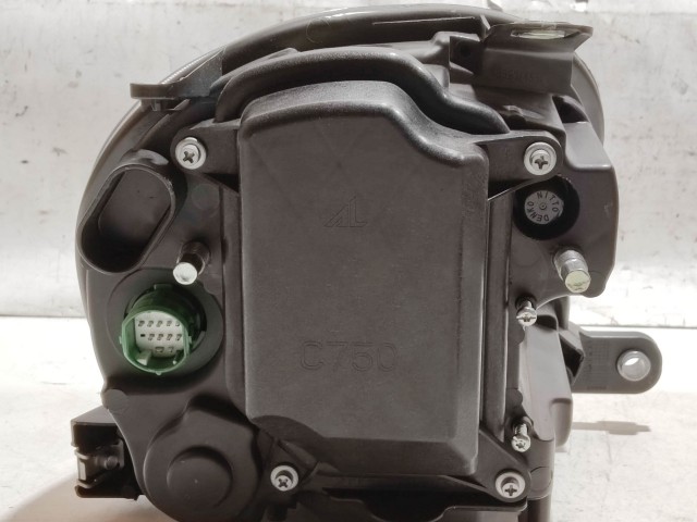 221548 Fiat 500 2007-2025 bal első xemon fényszóró két rögzítő fül törött, foncsor lötyög