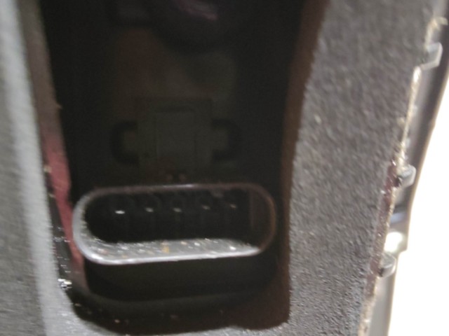 221553 Fiat Punto Evo jobb hátsó lámpa, ovál csatlakozós, a képen látható sérüléssel