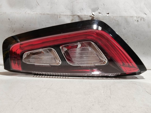 221553 Fiat Punto Evo jobb hátsó lámpa, ovál csatlakozós, a képen látható sérüléssel