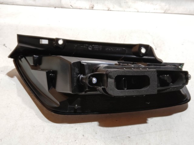 221561 Fiat Punto Evo bal hátsó lámpa, a képen látható sérüléssel, ovál csatlakozós kivitel 51927095