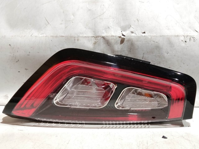 221561 Fiat Punto Evo bal hátsó lámpa, a képen látható sérüléssel, ovál csatlakozós kivitel 51927095