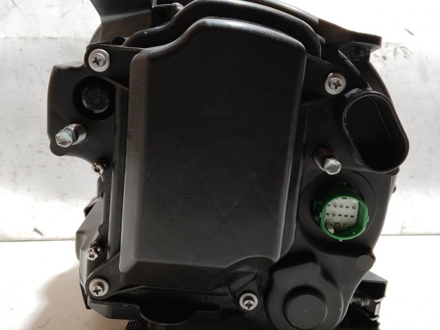 223570 Fiat 500 2007-2025 jobb első xenon fényszóró, egy rögzítő fül törött
