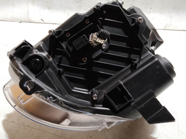 223570 Fiat 500 2007-2025 jobb első xenon fényszóró, egy rögzítő fül törött