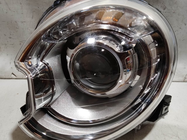 221573 Fiat 500 2007-2025 bal első xemon fényszóró két rögzítő fül törött kupak nélkül