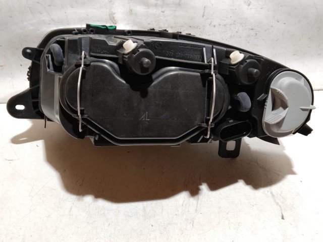221575 Alfa Romeo GT 2003-2010 jobb első fényszóró, a képen látható sérüléssel