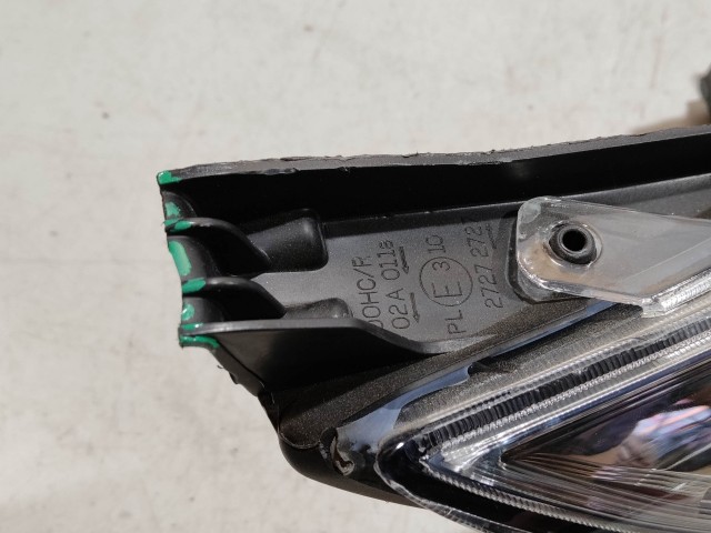 221577 Ford Ka 2008-2016 jobb első fényszóró, a képen látható sérüléssel, izzó takaró kupakok nélkül
