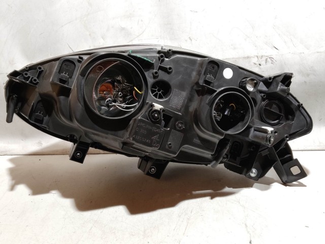 221589 Fiat Bravo 2007-2014 jobb első fényszóró,a képen látható sérüléssel, izzó takaró kupak nélkül