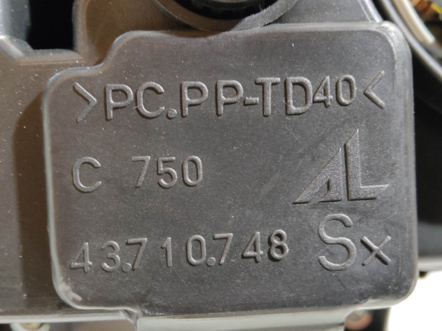 221593 Fiat Bravo 2007-2014 bal első fényszóró, a képen látható sérüléssel, izzó takaró kupak nélkül