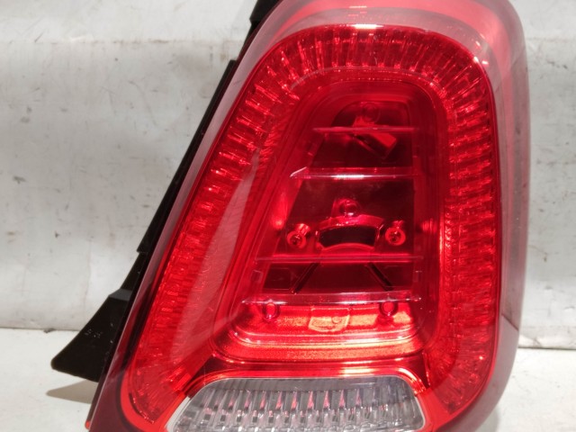 221641  Fiat 500 Fl 2015-2025 Jobb hátsó lámpa nem kabrio kivitel,a képen látható sérüléssel, izzó foglalat nélkül